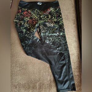 CVG Dressed to Kill Workout Capris - Large